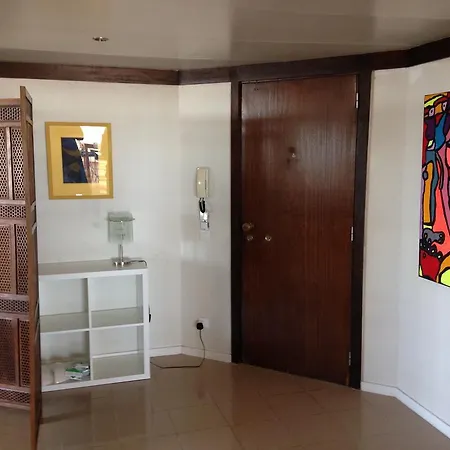 Apartment Centrally Located Sea View