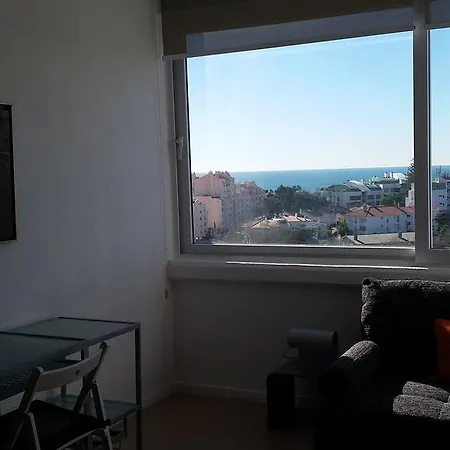 Centrally Located Sea View Apartment *